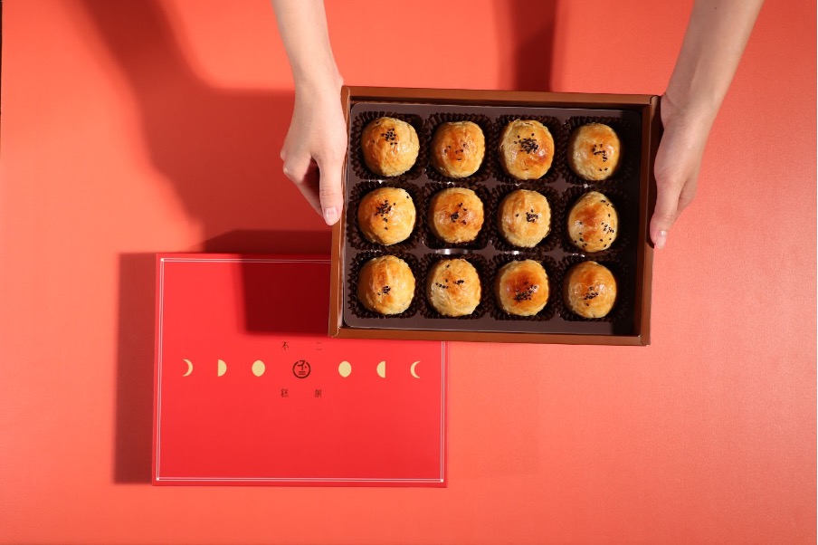 12入的不二糕餅蛋黃酥禮盒適合大家庭或聚會享用